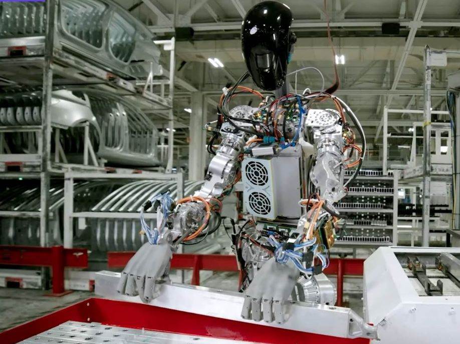 Tesla Optimus (6).jpg