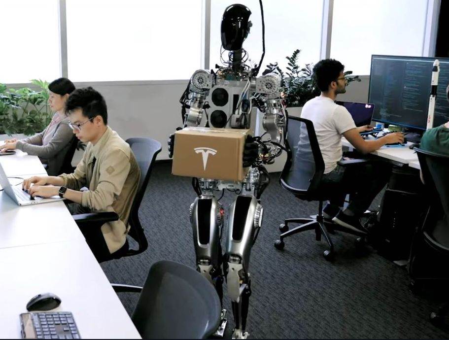 Tesla Optimus (8).jpg