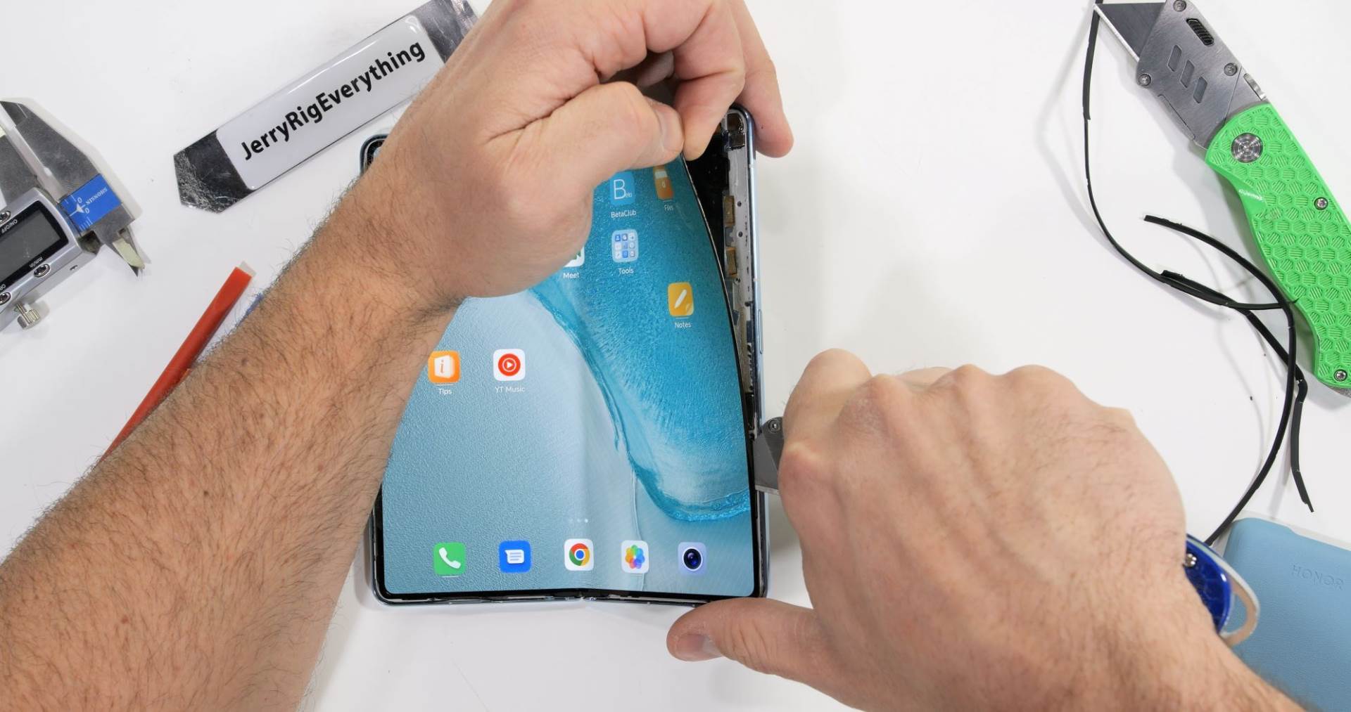 Honor Magic Vs - Teardown 7.jpg