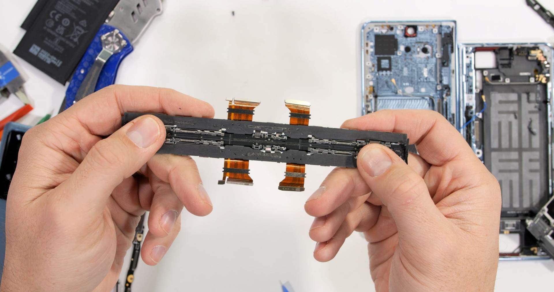 Honor Magic Vs - Teardown 24.jpg