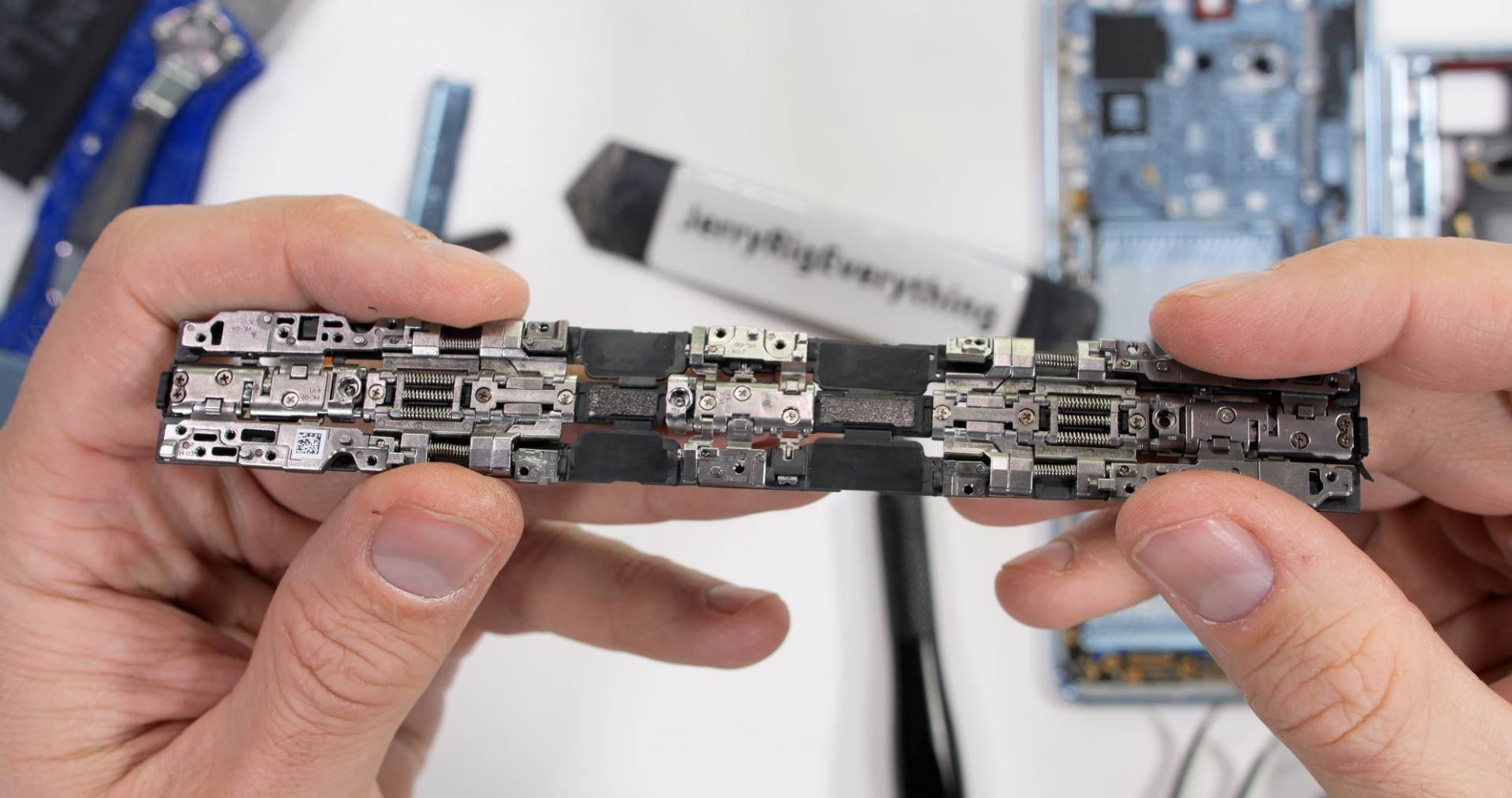 Honor Magic Vs - Teardown 28.jpg