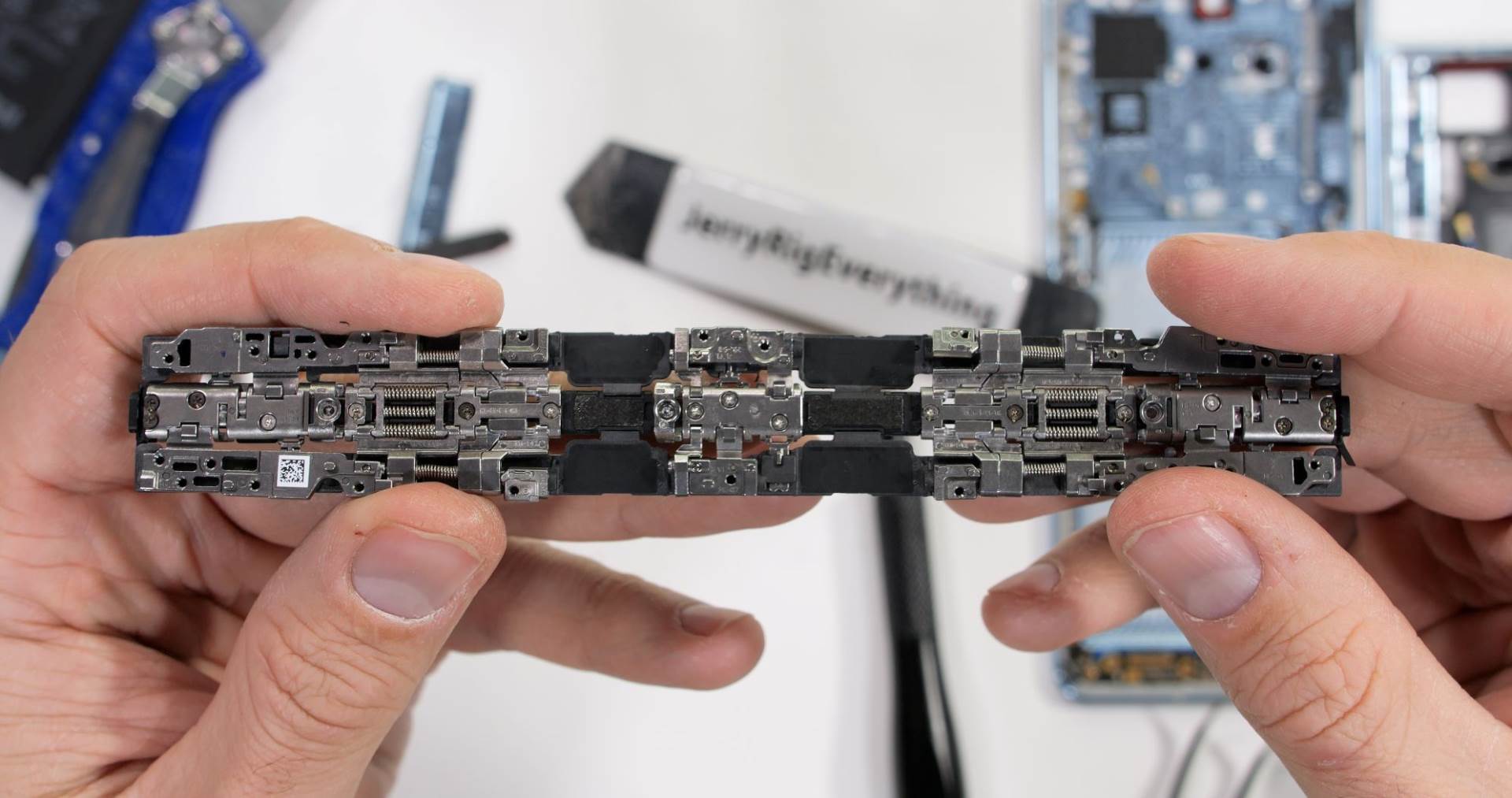 Honor Magic Vs - Teardown 29.jpg