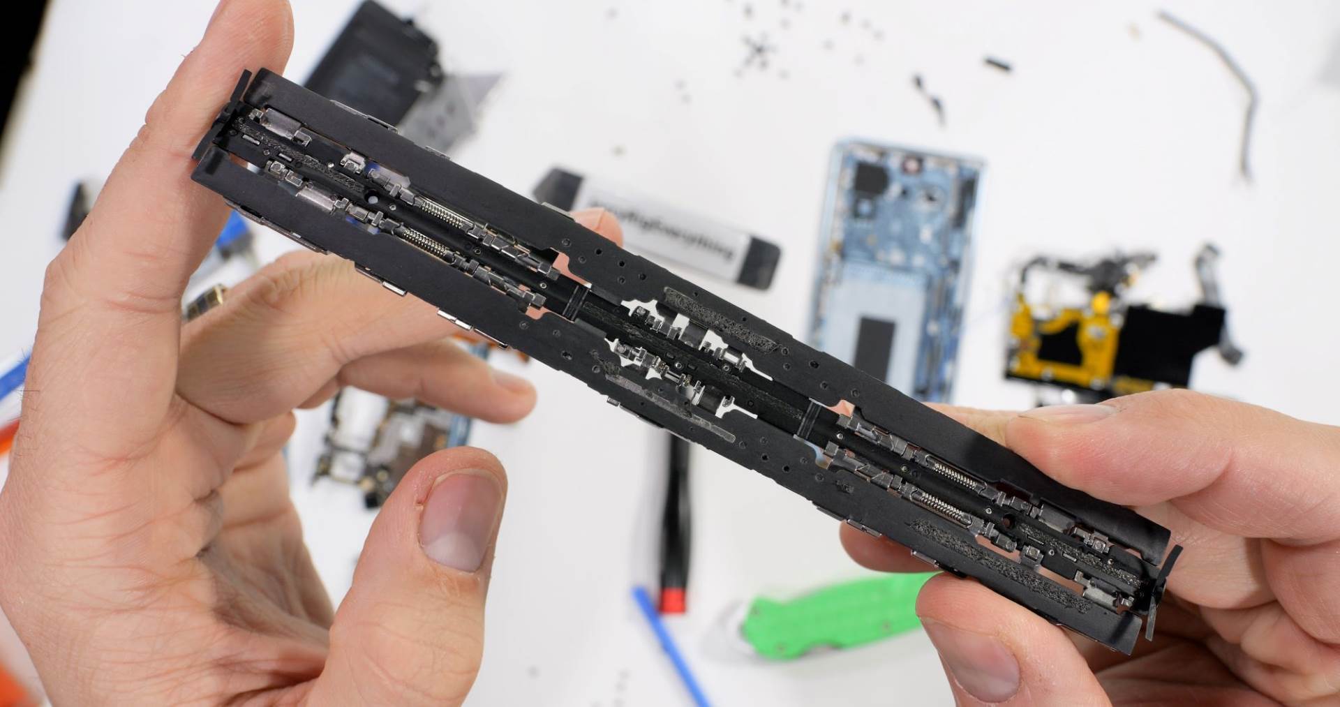 Honor Magic Vs - Teardown 33.jpg