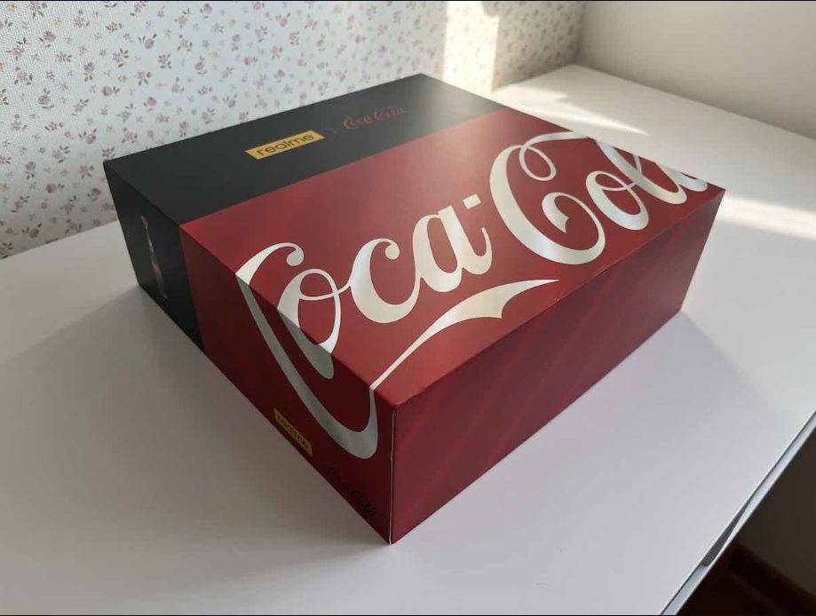 Realme 10 Pro Coca-Cola Edition (2).jpg