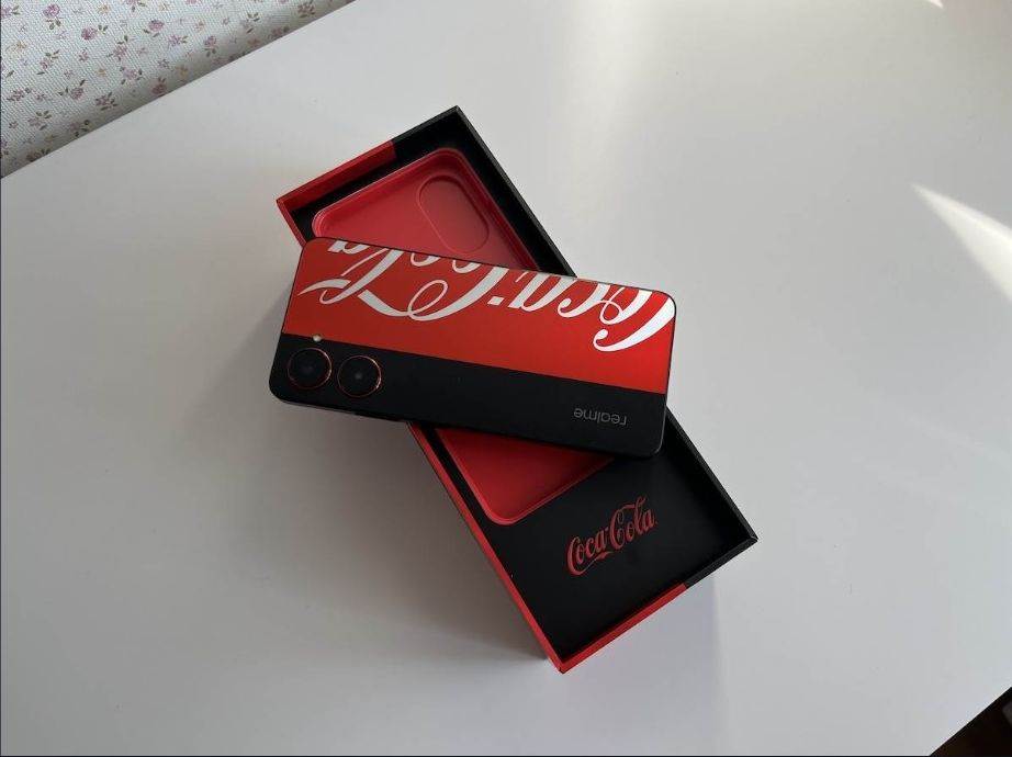 Realme 10 Pro Coca-Cola Edition (11).jpg