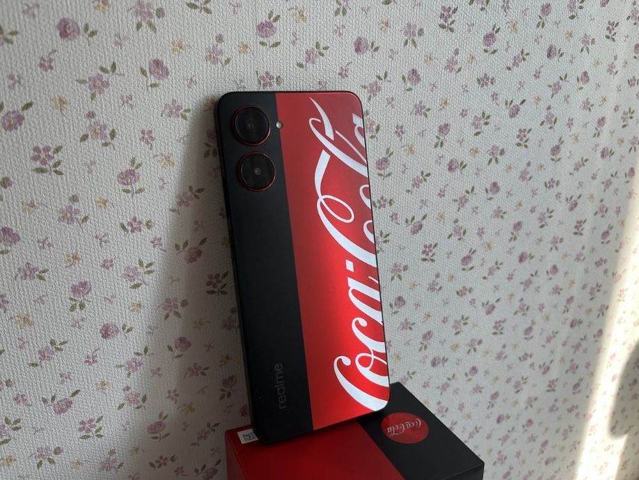 Realme 10 Pro Coca-Cola Edition (13).jpg