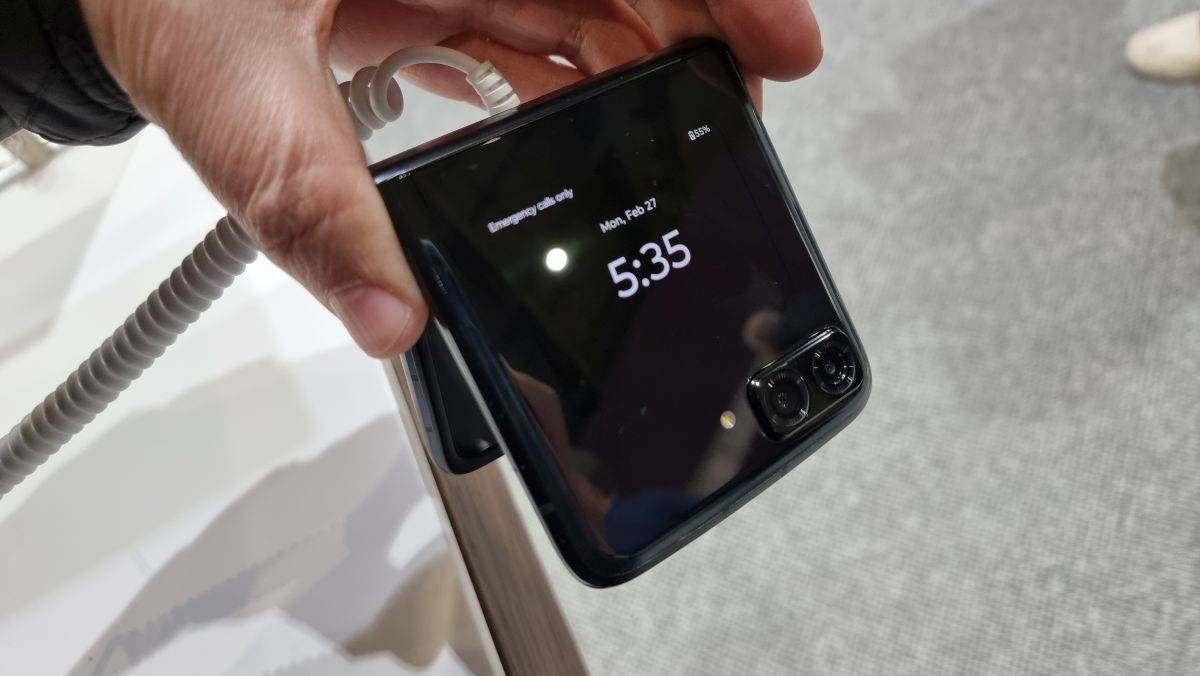 Motorola razr 2022 (7).jpg
