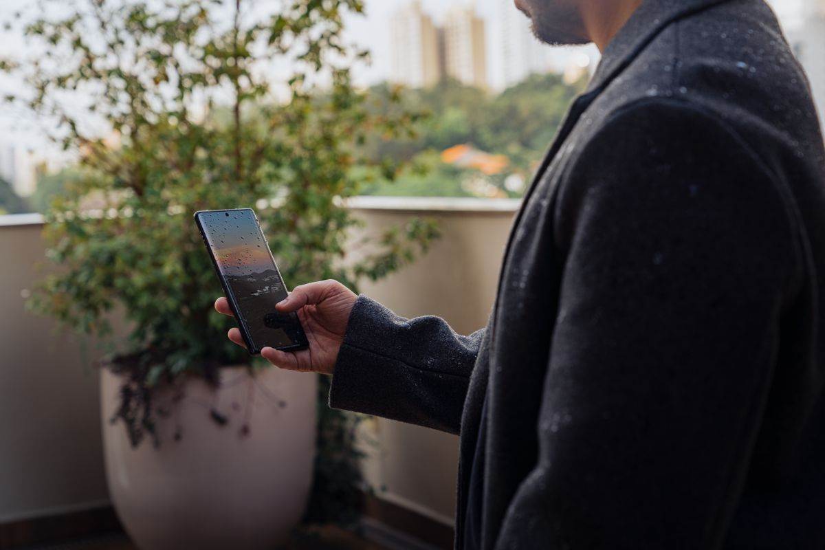 MOTOROLA EDGE 40 PRO: S posebnim premazom protiv prljanja ekrana