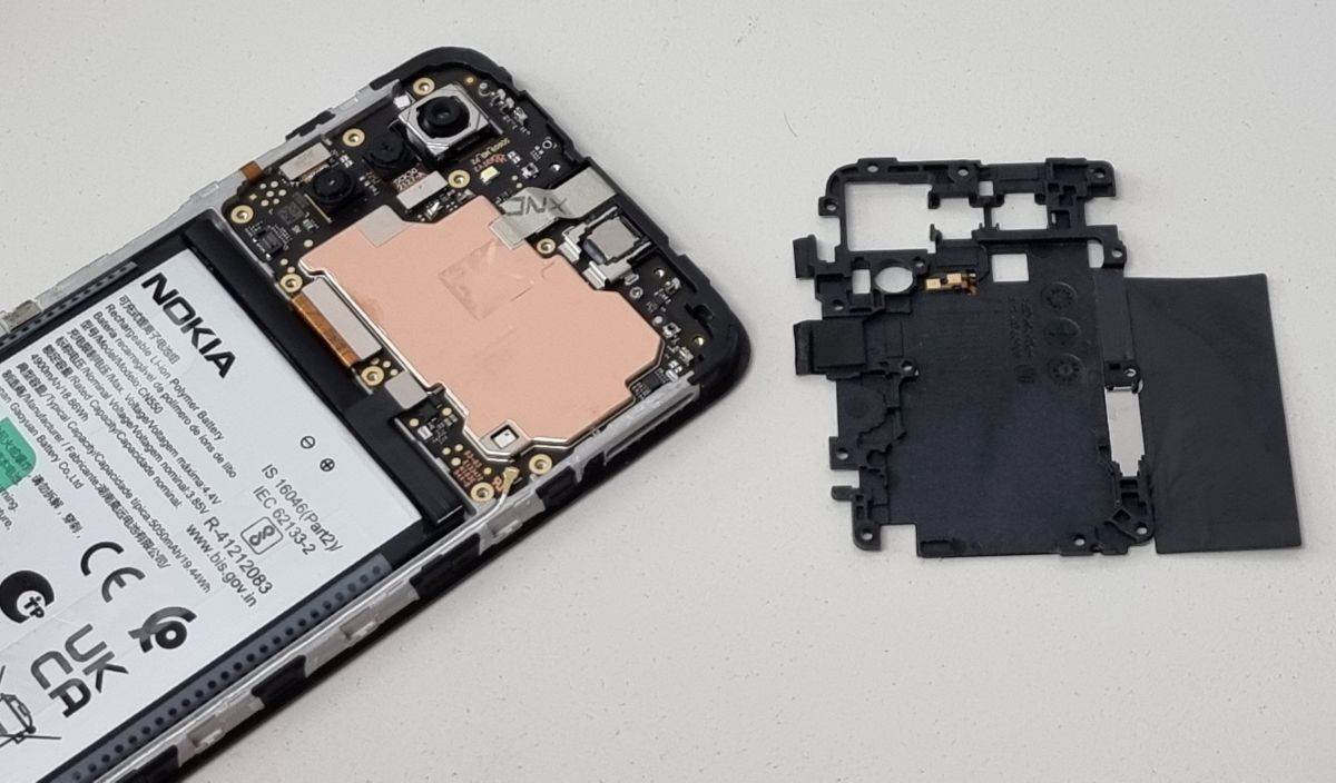 Nokia G22 iFixit popravak zamjena baterije (10).jpg