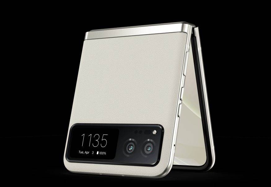 MOTOROLA RAZR 40: Telefon za digitalne minimaliste