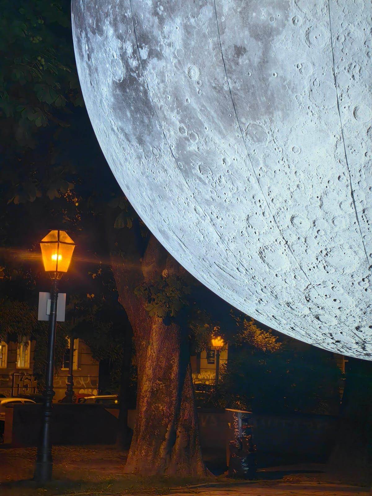 Huawei Touch the Moon instalacija_pripreme (5).jpg