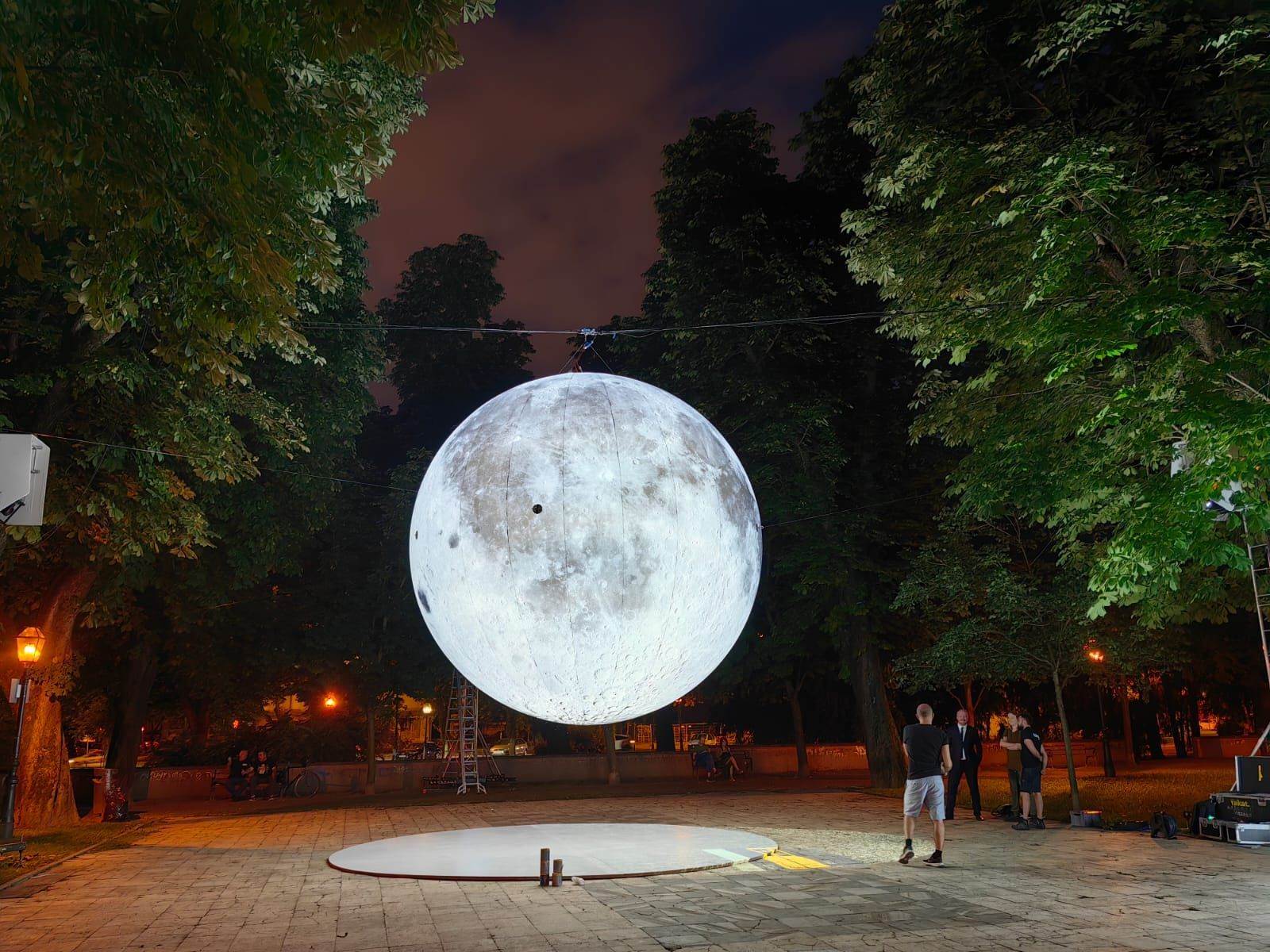 Huawei Touch the Moon instalacija_pripreme (4).jpg