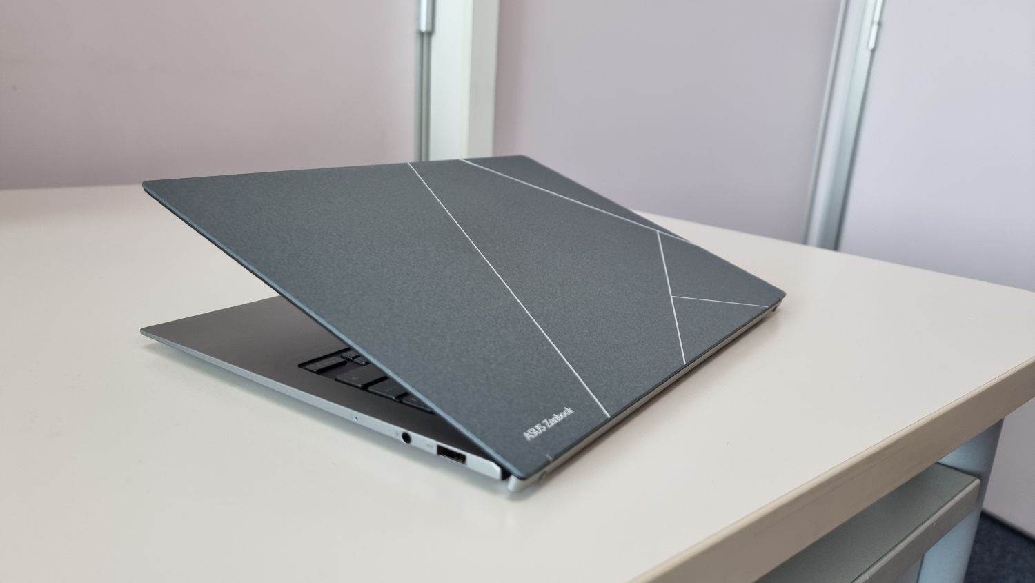 Asus Zenbook S 13 OLED UX5304 (27).jpg