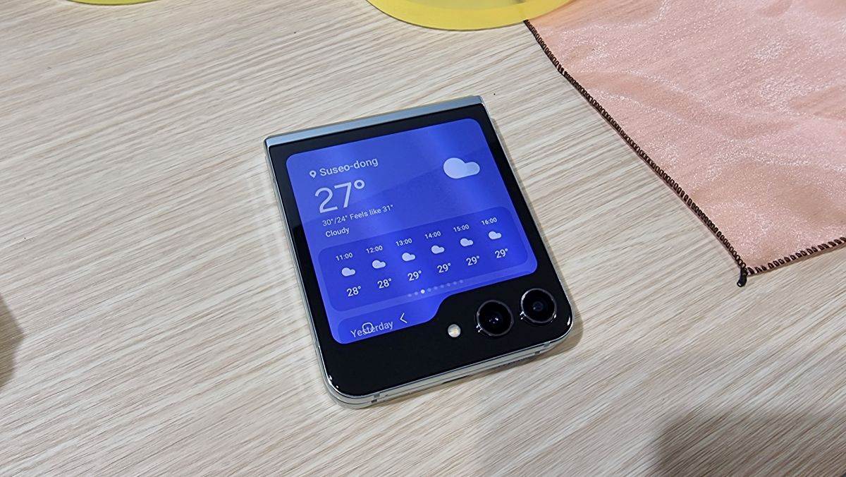 JAVLJAMO SE IZ KOREJE: Samsung je predstavio novi Flip5