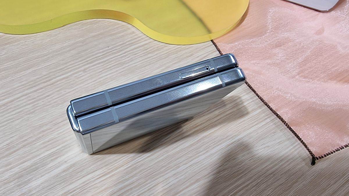 Samsung Galaxy Z Flip5 (5).jpg