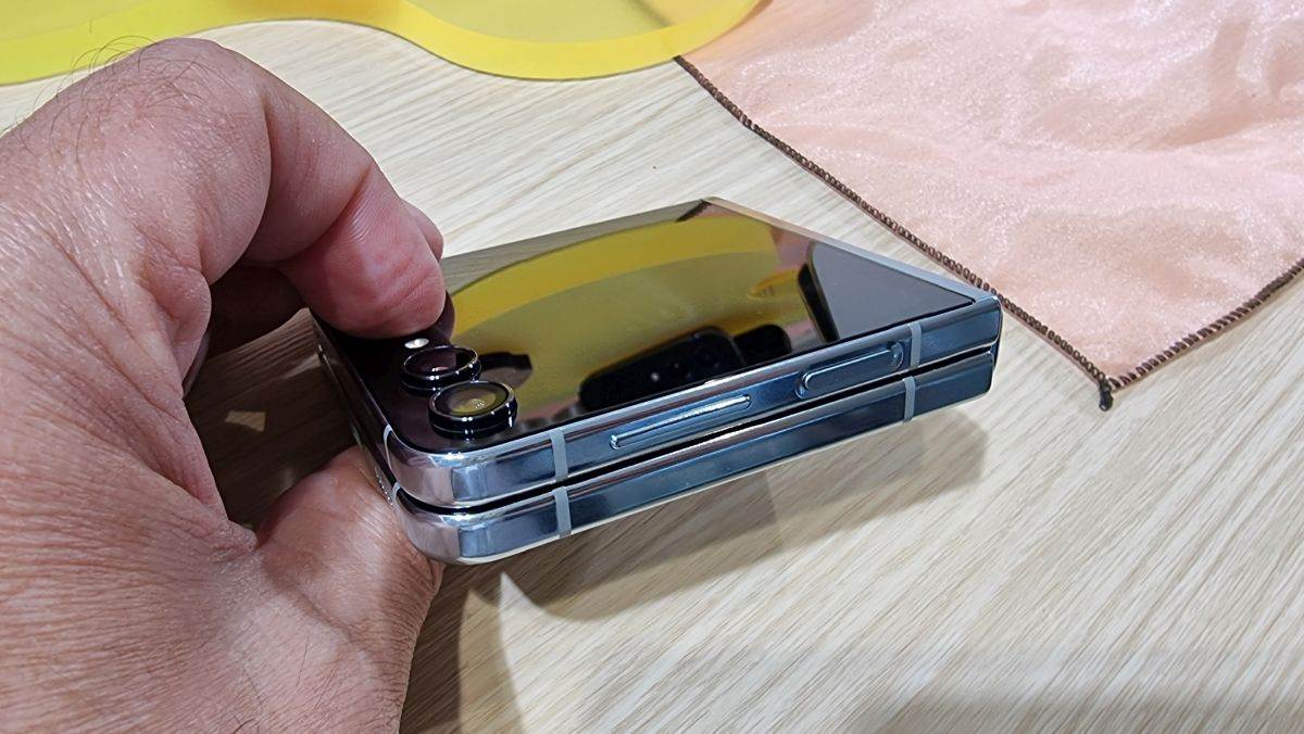Samsung Galaxy Z Flip5 (8).jpg
