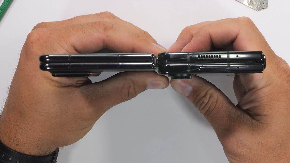 HONOR Magic V2_Samsung Z Fold5_2.jpg