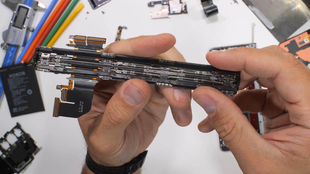 HONOR Magic V2_Super-light Titanium Hinge_1.jpg