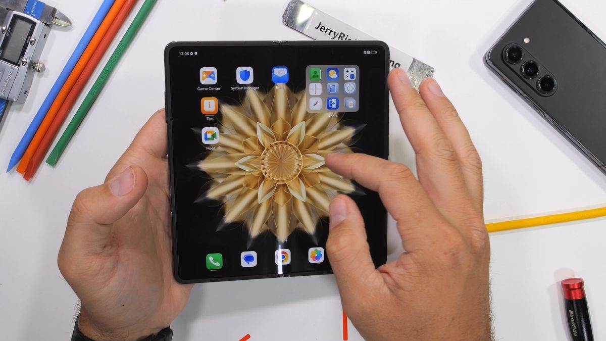 JerryRigEverything_HONOR Magic V2_Assemble Video_2.jpg