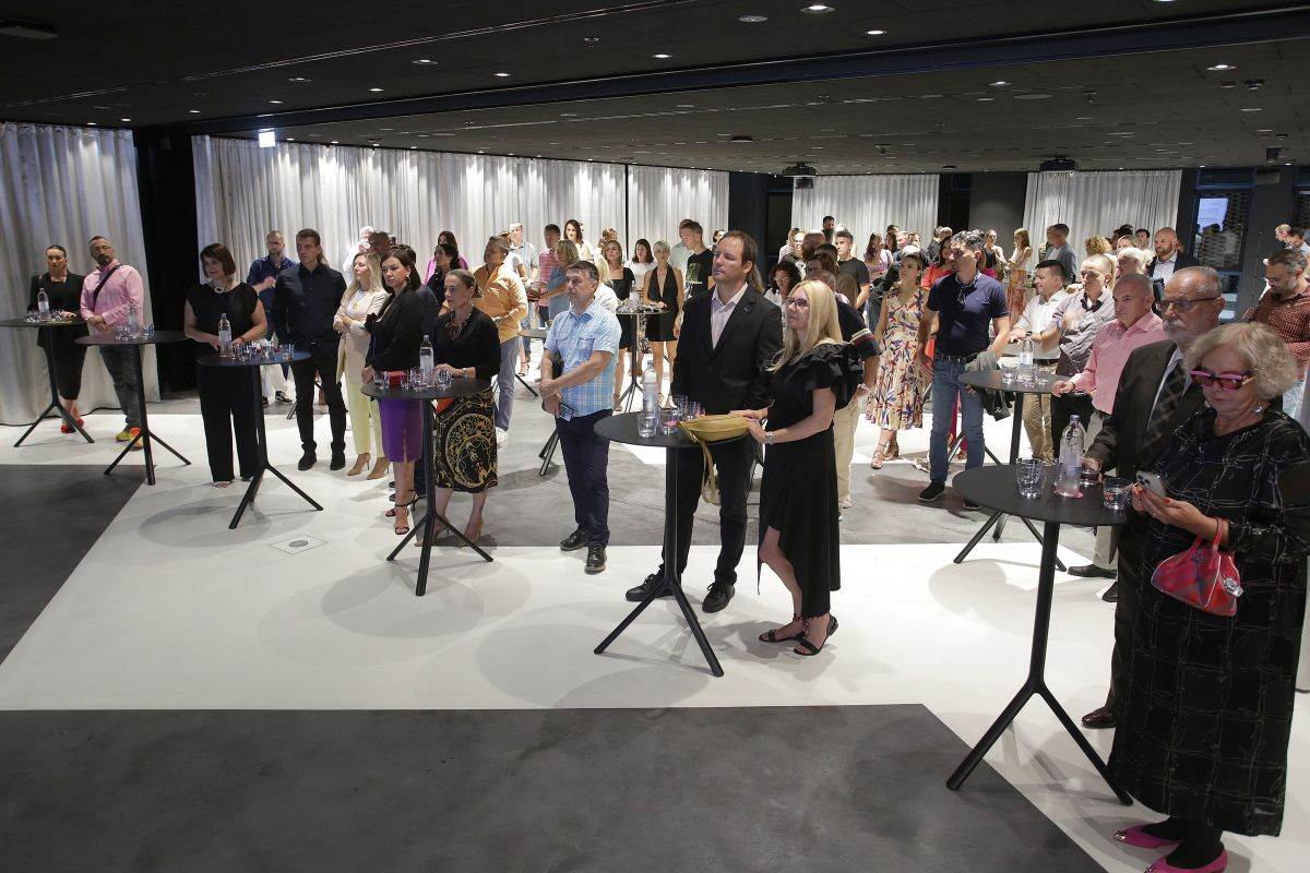 Otvaranje izložbe u hotelu Zonar Zagreb_foto Ratko Mavar.JPG