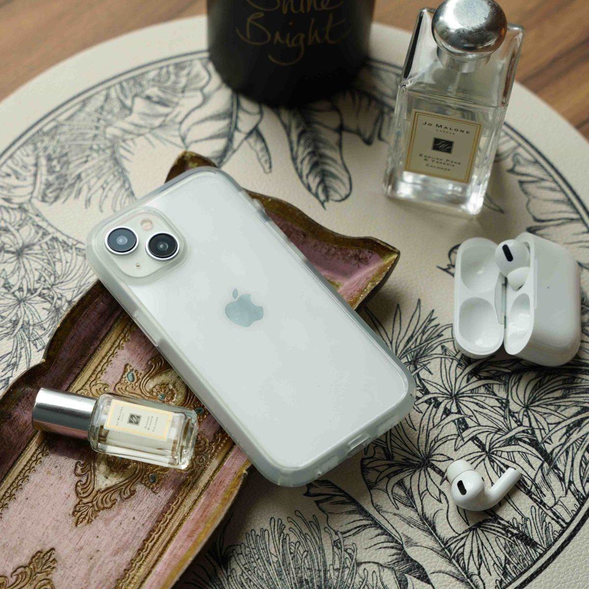 Catalyst-iPhone-15-protective-stylish-drop-proof-iphone-cases-with-perfum-and-airpods-pro.jpg