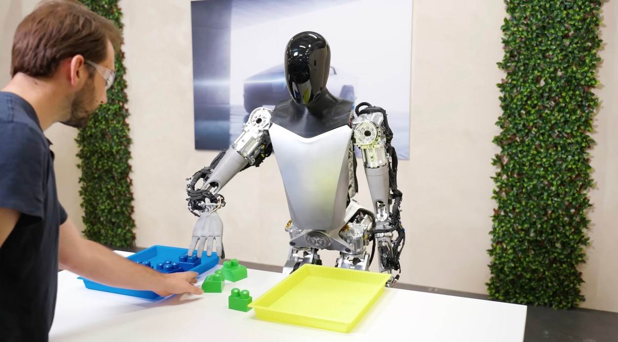 Tesla robot Optimus (5).jpg