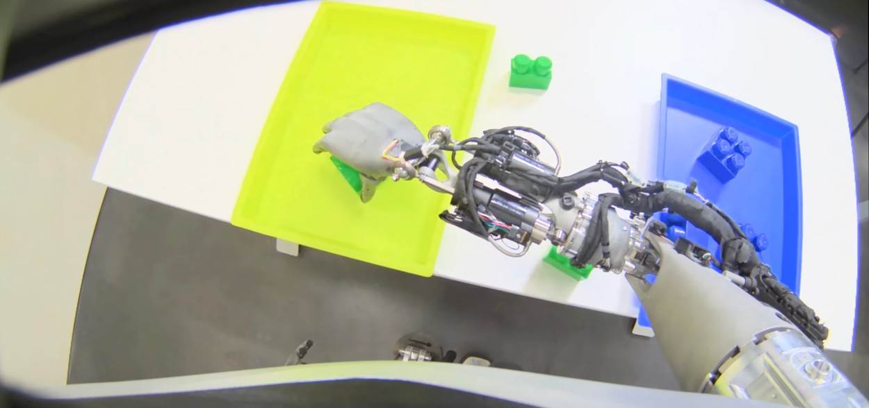 Tesla robot Optimus (10).jpg