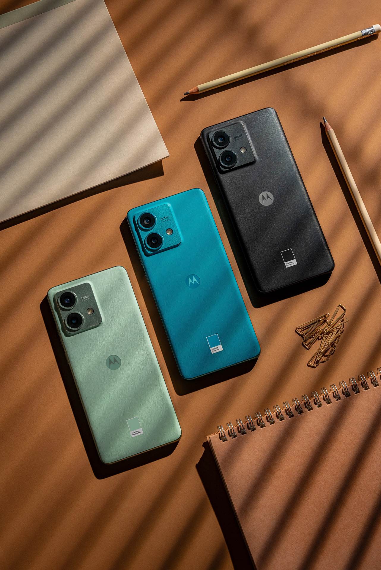 PANTONEOVA SPECIFIČNA BOJA: Motorola edge 40 neo