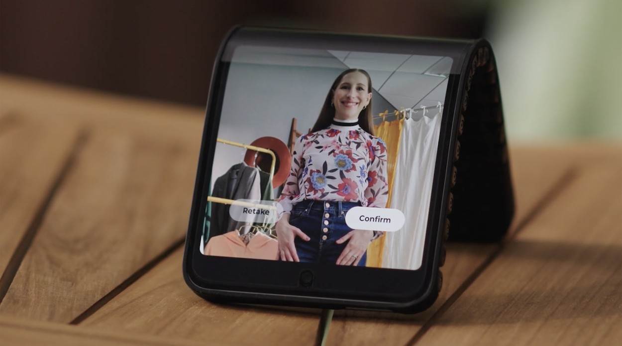 Motorola adaptivni fleksibilni prilagodljivi ekran (9).jpg