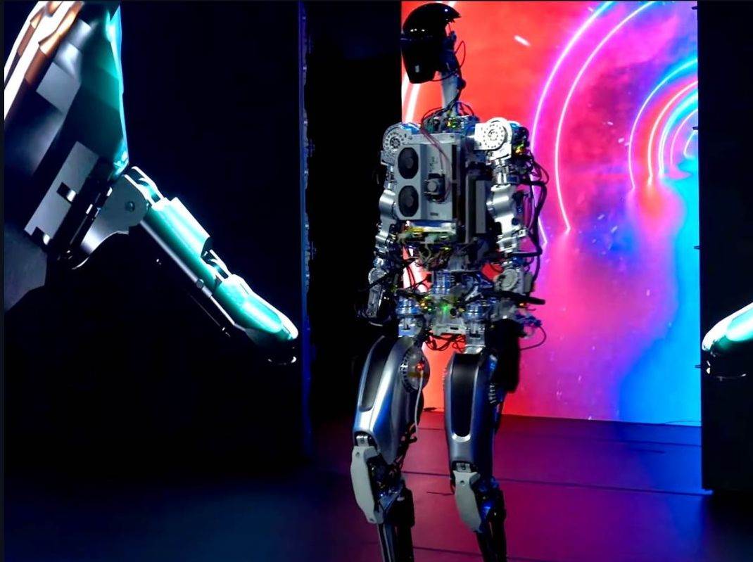 Tesla Optimus Gen 2 (11).jpg