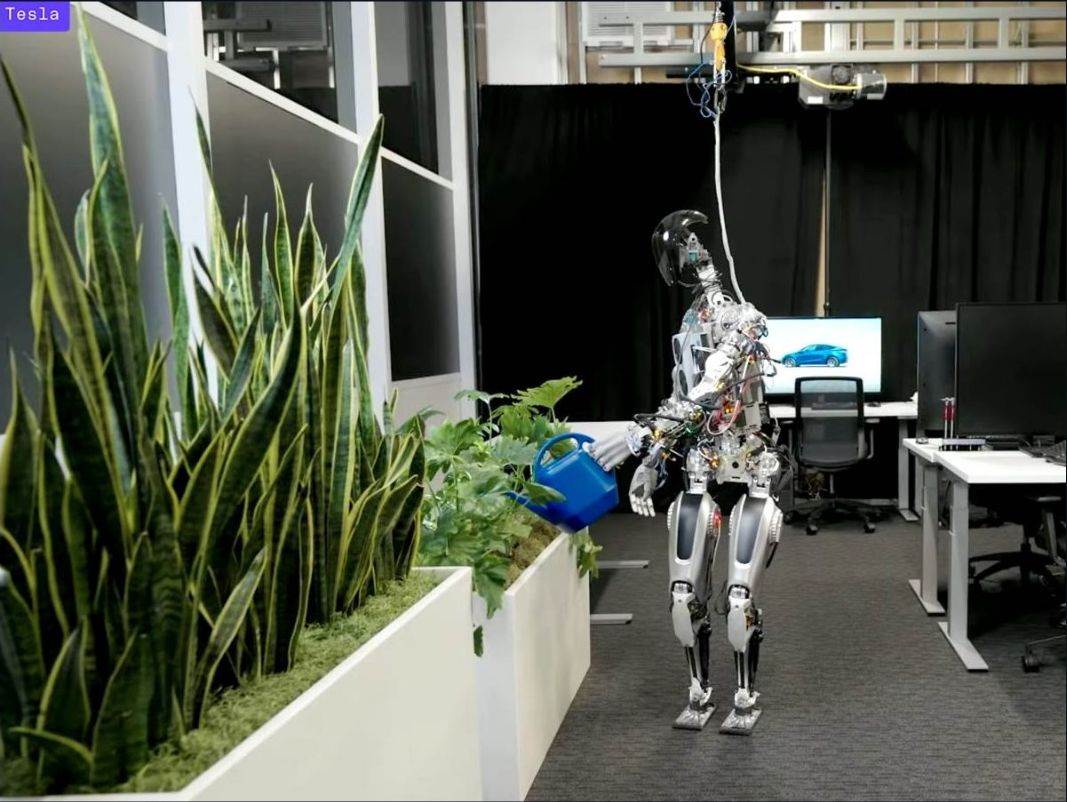 Tesla Optimus Gen 2 (5).jpg