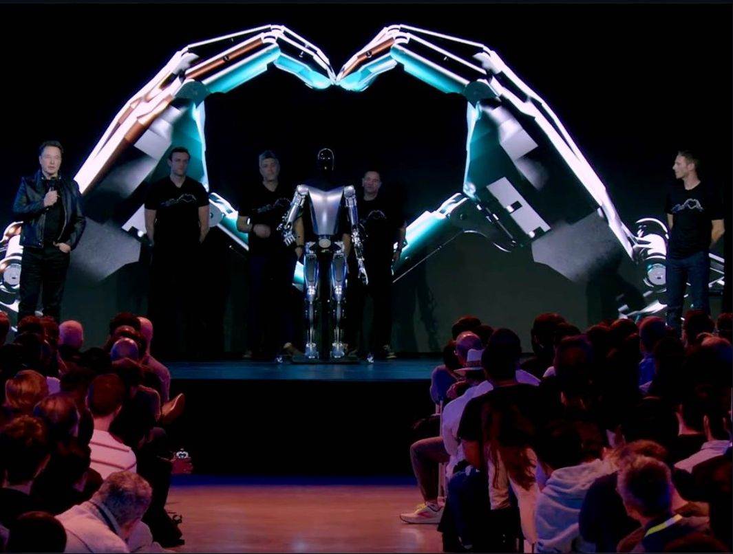 Tesla Optimus Gen 2 (7).jpg