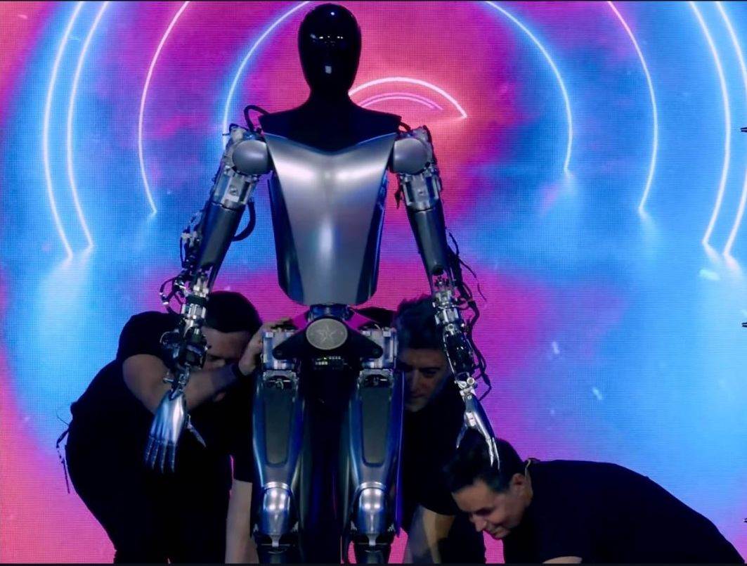 Tesla Optimus Gen 2 (8).jpg