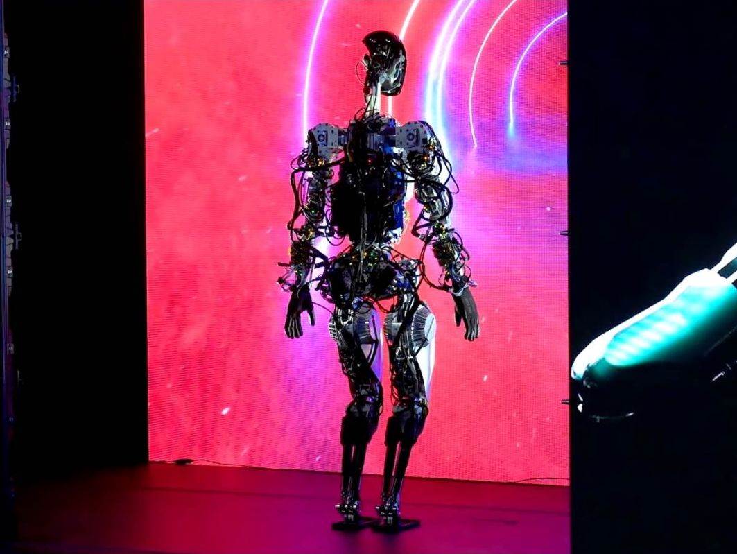 Tesla Optimus Gen 2 (9).jpg