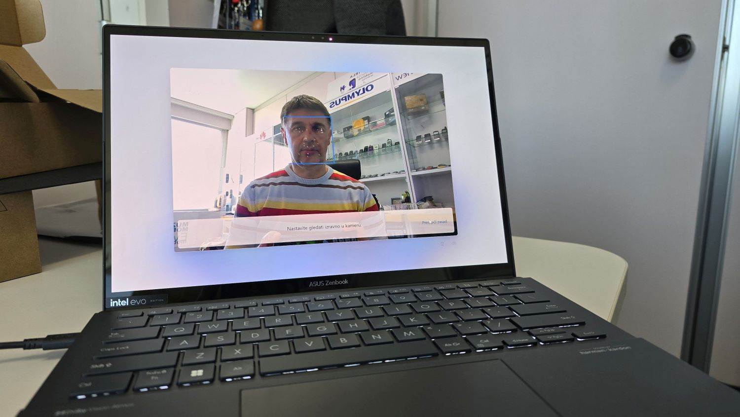 Asus Zenbook Duo UX8406 (1).jpg