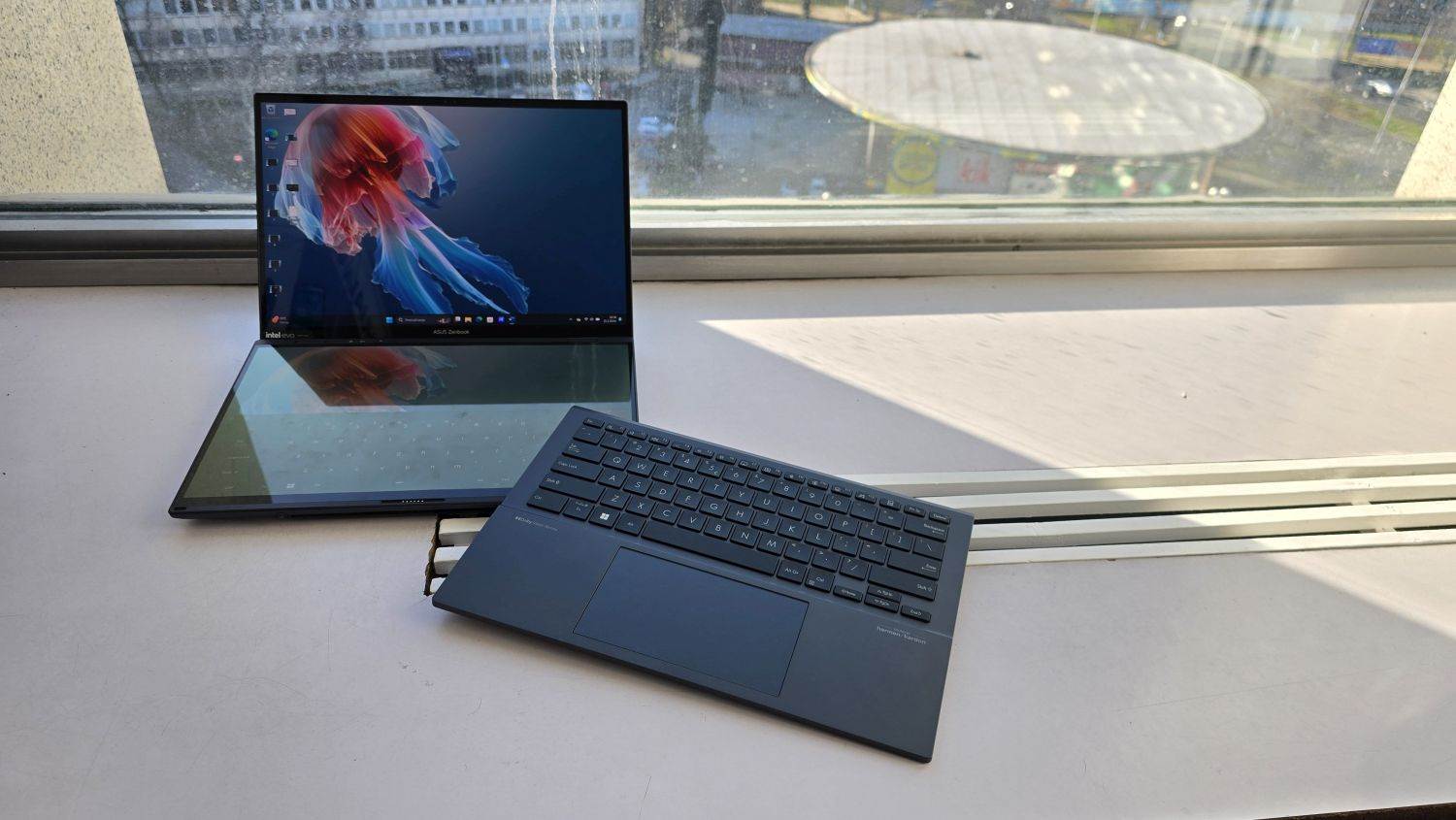 Asus Zenbook Duo UX8406 (6).jpg