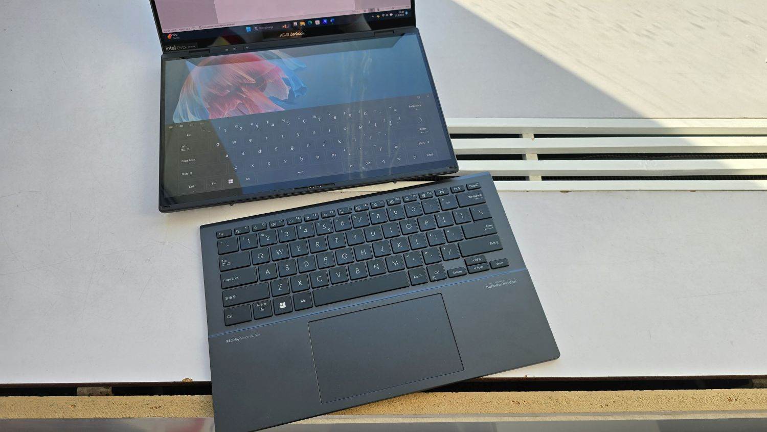 Asus Zenbook Duo UX8406 (14).jpg