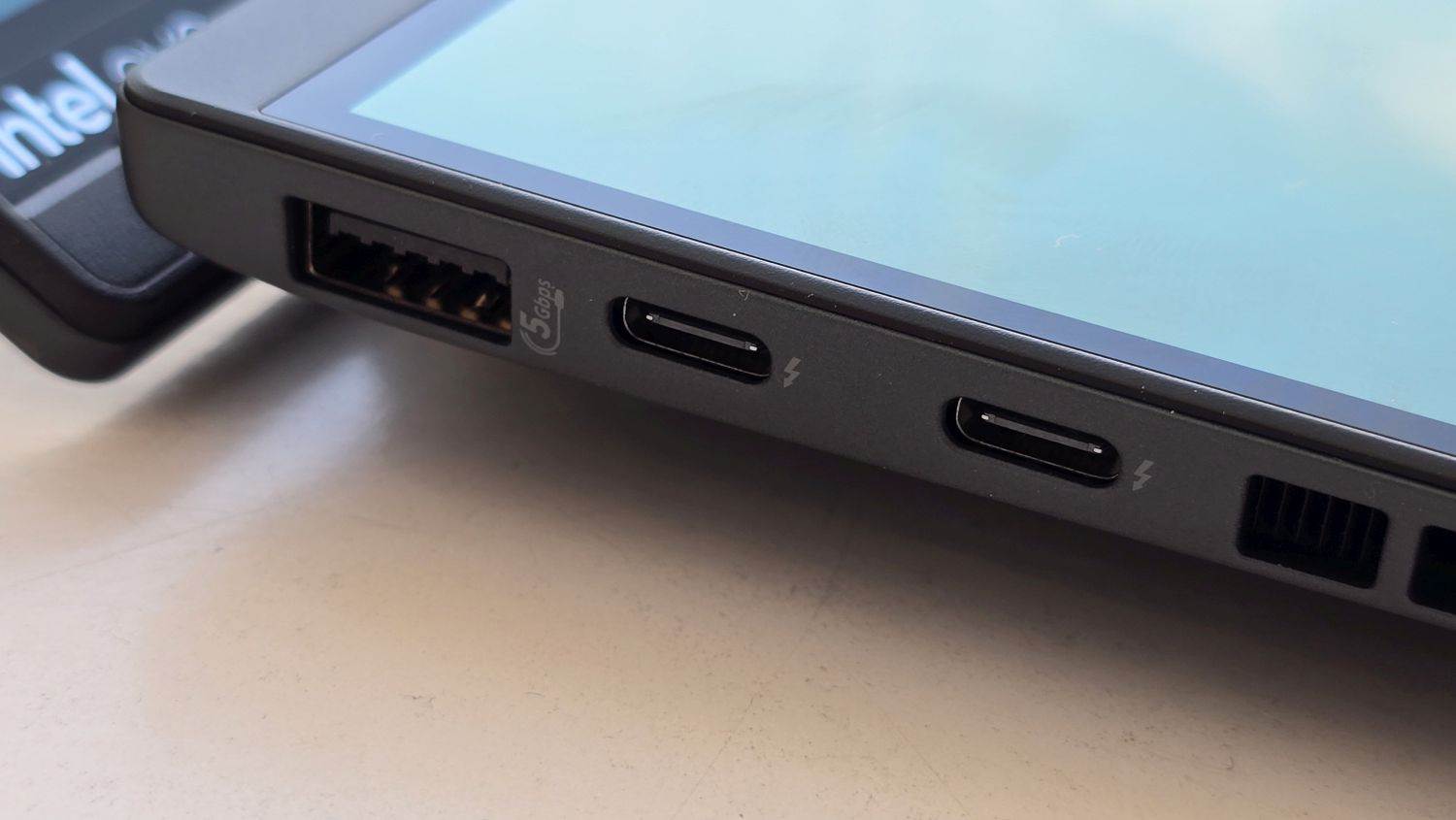 Asus Zenbook Duo UX8406 (23).jpg