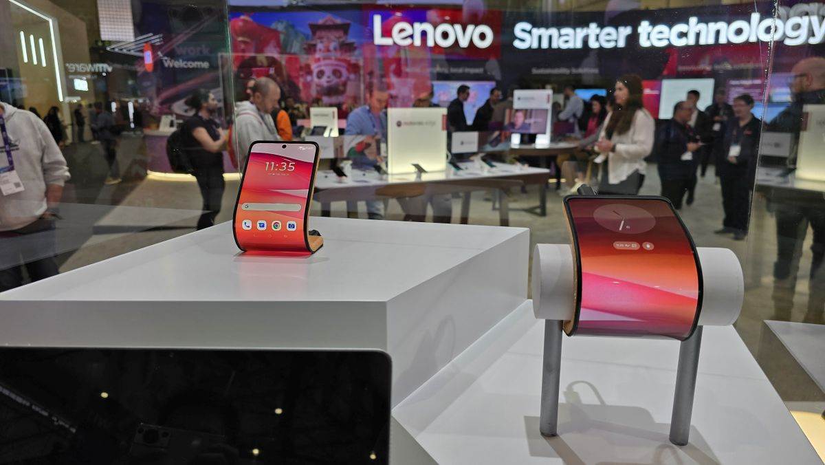 Motorola MWC24 Barcelona adaptivni sklopivi telefon (8).jpg