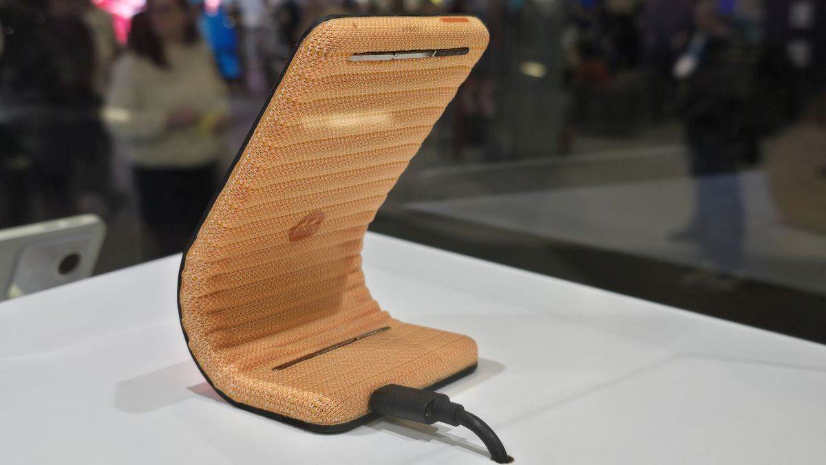 Motorola MWC24 Barcelona adaptivni sklopivi telefon (5).jpg