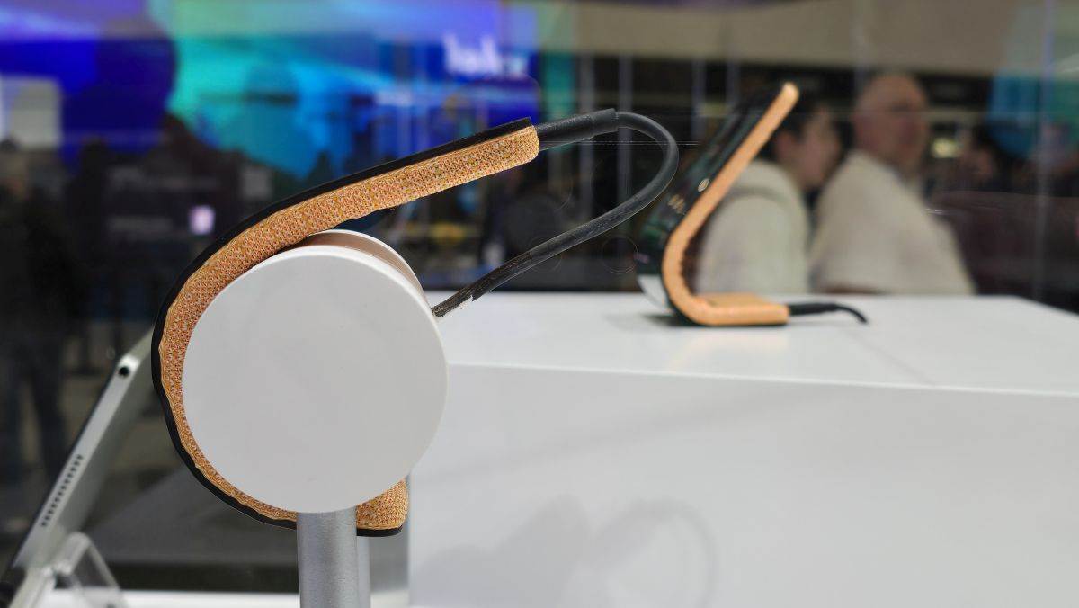 Motorola MWC24 Barcelona adaptivni sklopivi telefon (6).jpg