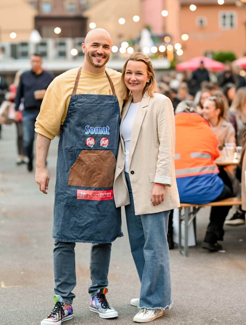 Melkior Bašić na PLACe marketu besplatno dijelio Somat i Porchetta sendviče