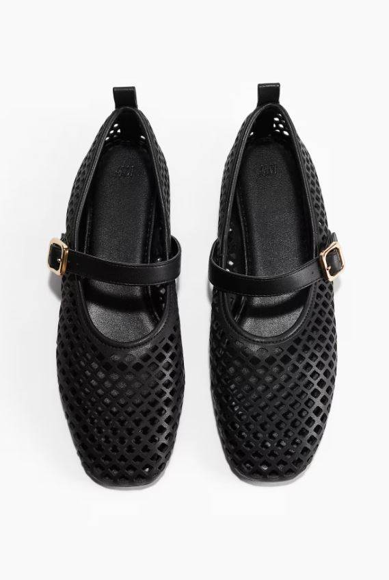Perforated Mary Jane ballet pumps/ HM/ 29,99 EUR