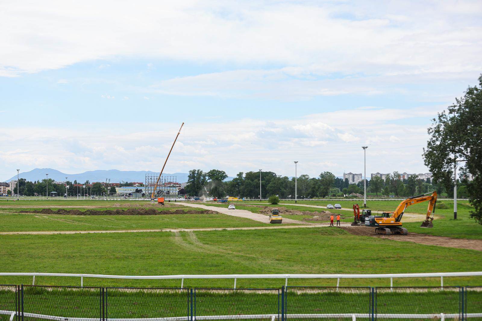 U tijeku su radovi na Hipodromu povodom koncerta Marka Perkovića Thompsona.