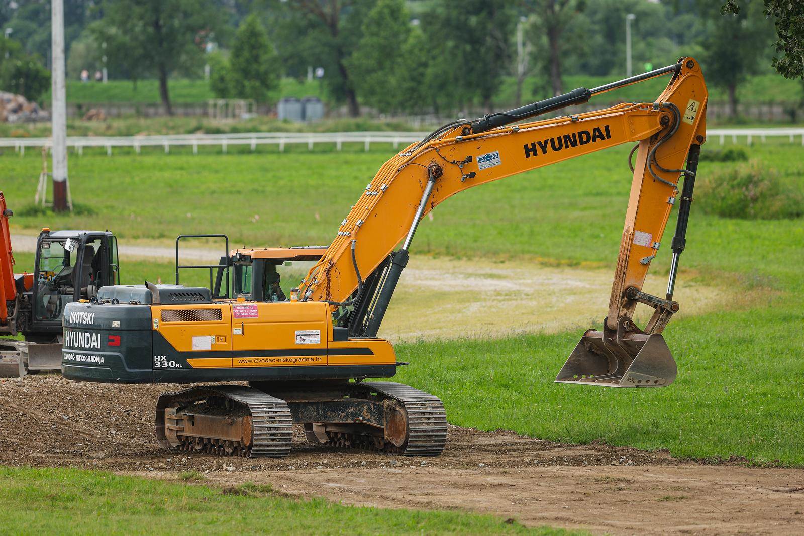 U tijeku su radovi na Hipodromu povodom koncerta Marka Perkovića Thompsona.