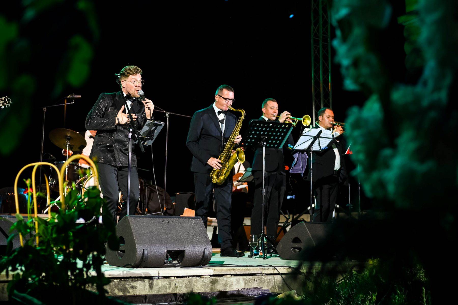 Dino Antonić i bend Dnevnik velikog Perice - 100 godina Esplanade - Photo Mario Poje1.jpg