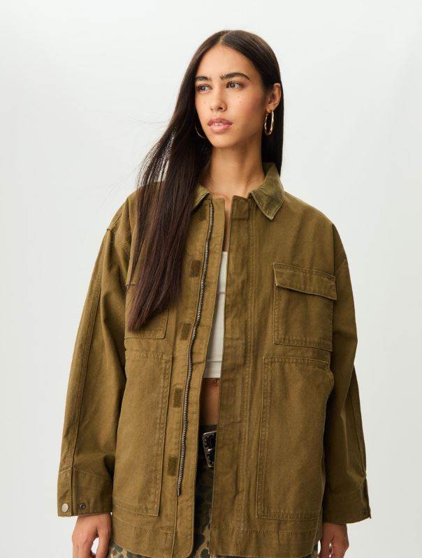 Contrast jacket with pockets/ Stradivarius/ 39,99 EUR