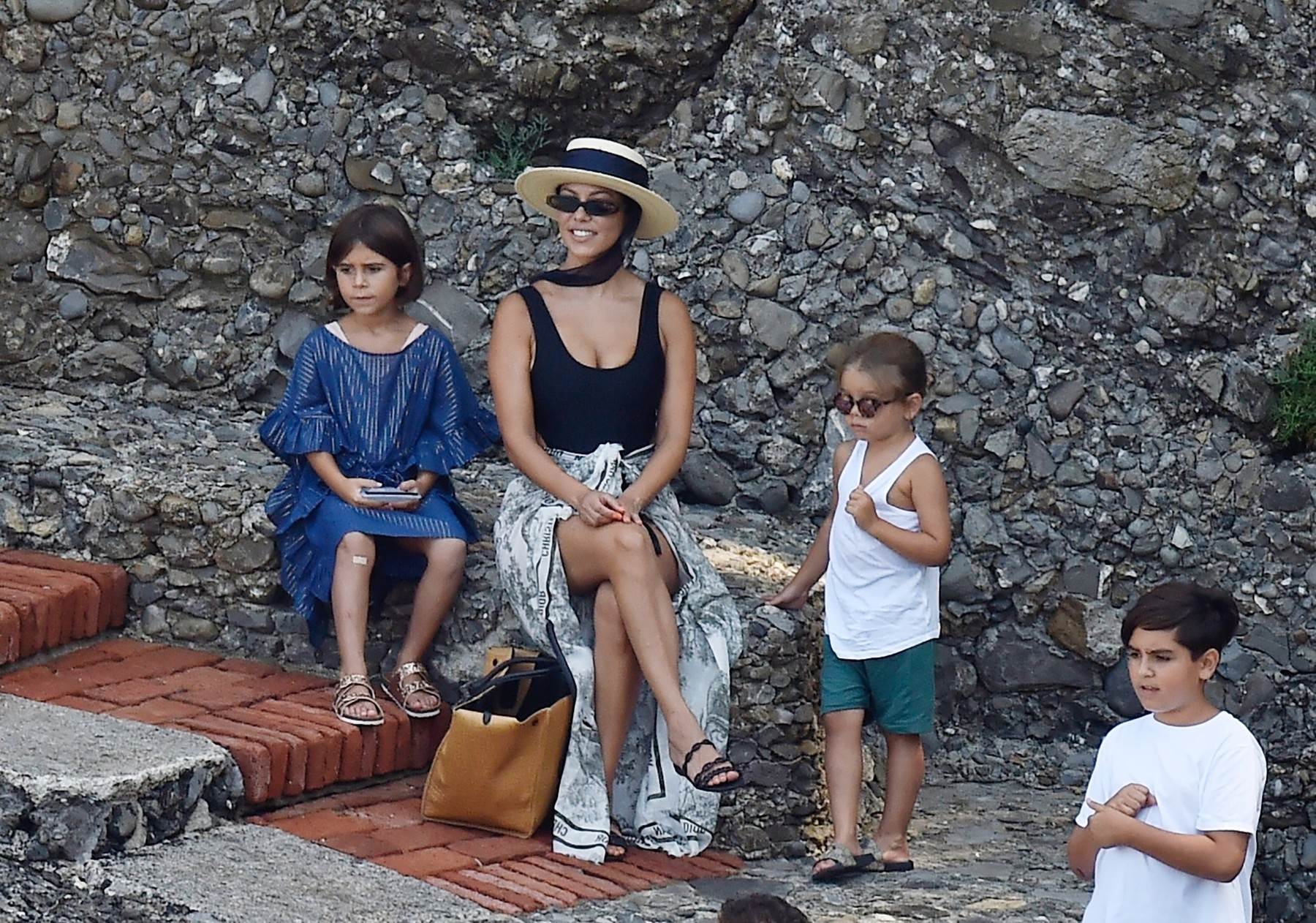 kourtney kardashian otkrila kako umjetna oplodnja utjece na tijelo