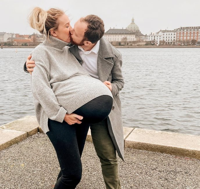 Kako izgleda trbuh trudnice koja nosi trojke