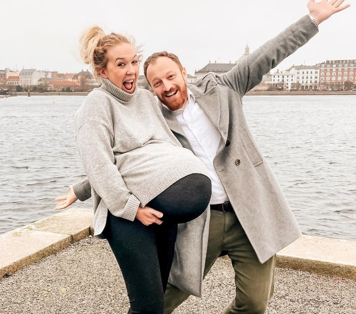 Kako izgleda trbuh trudnice koja nosi trojke